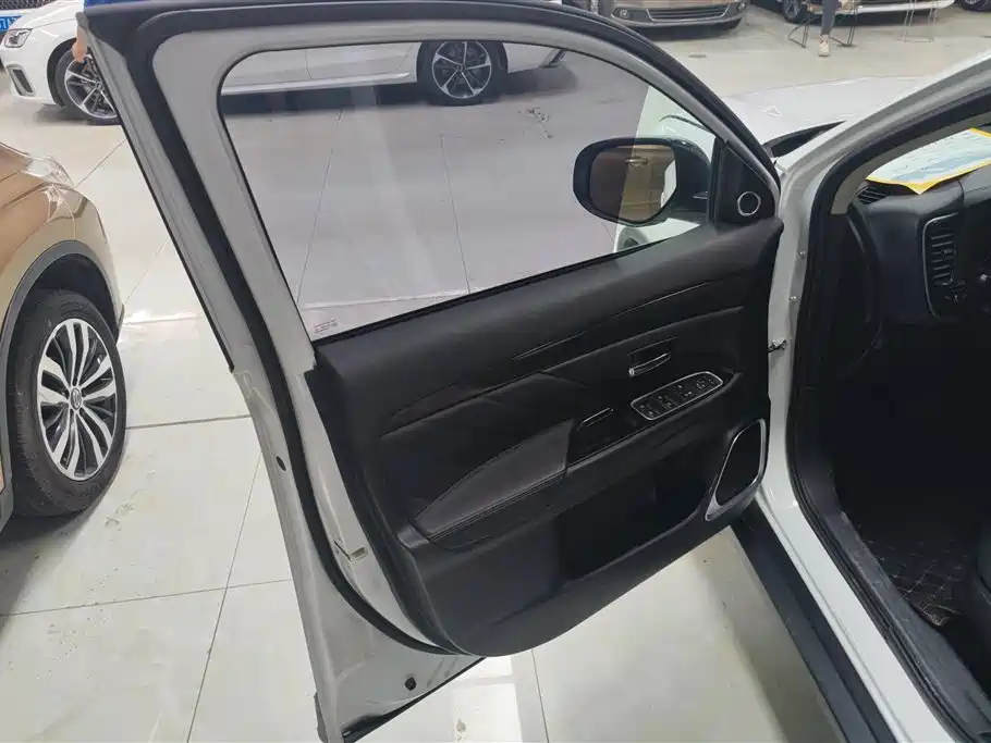 Mitsubishi Outlander 2019 2.0L 2WD Enjoy 5-Seater China VI фото 7