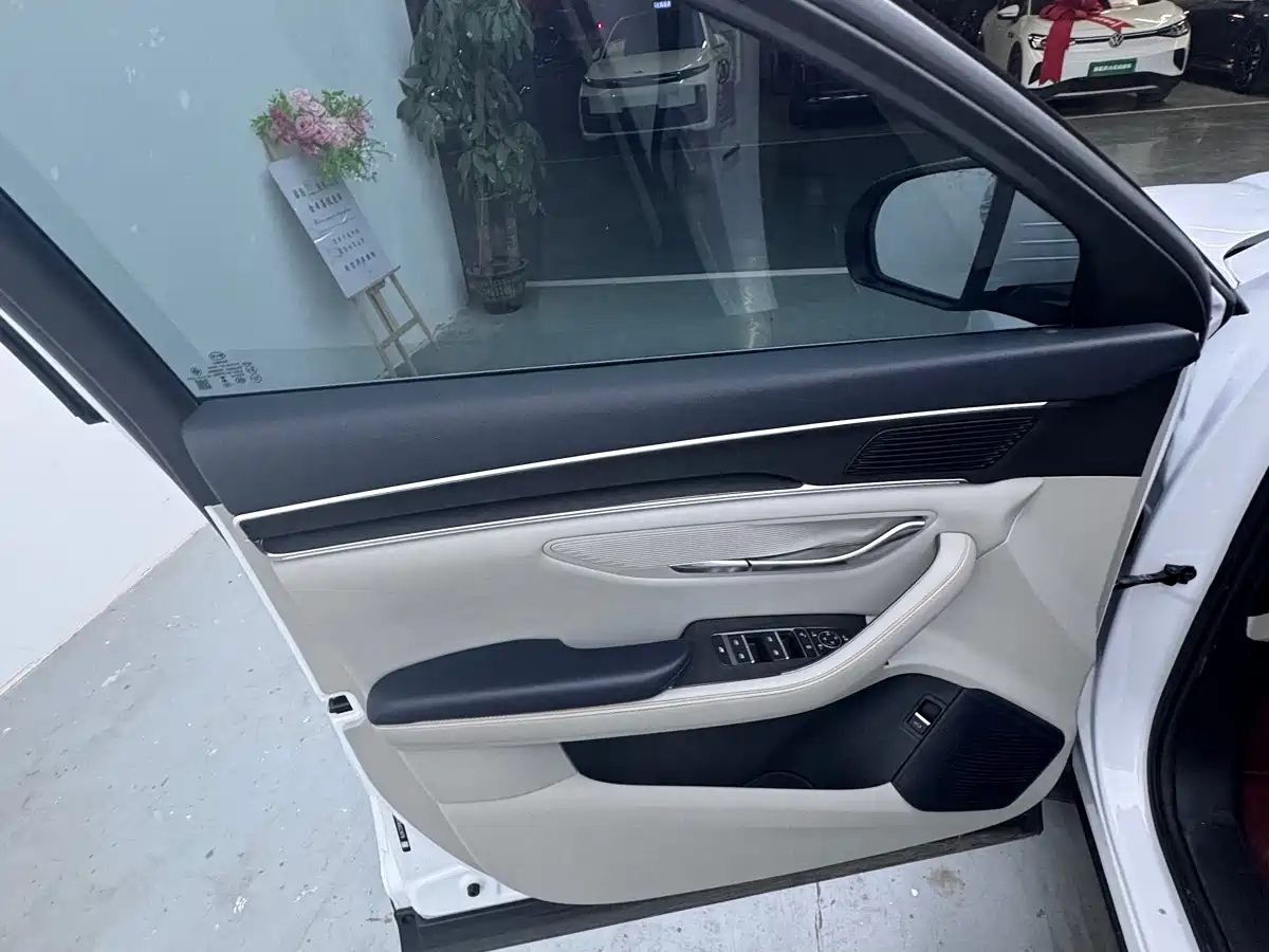 BYD Song PLUS PHEV 2024 Glory Edition DM-i 110km Flagship фото 15