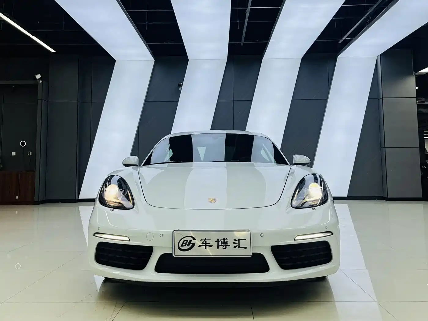 Porsche 718 2022 Cayman 2.0T фото 2
