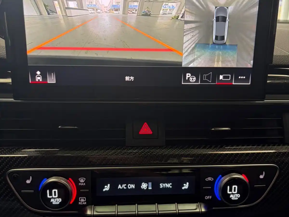Фото 12 - Audi A4L