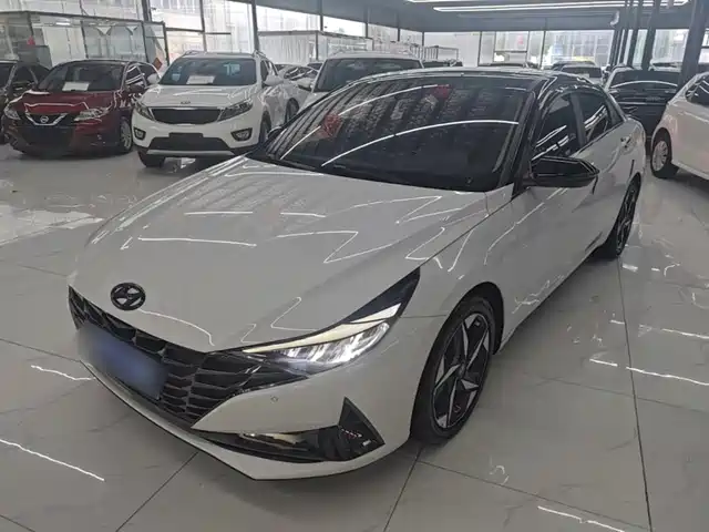 Hyundai Elantra 1.5L CVT LUX, Премиум