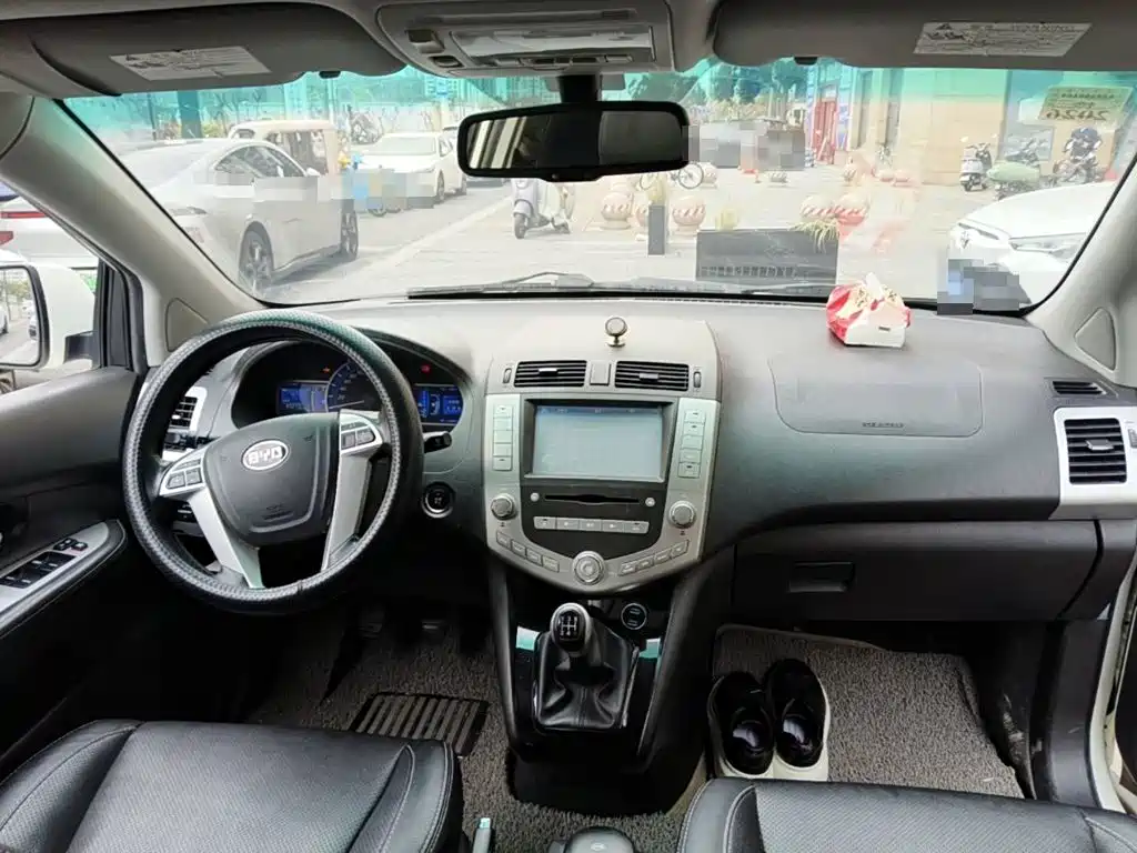 Фото 11 - BYD S6