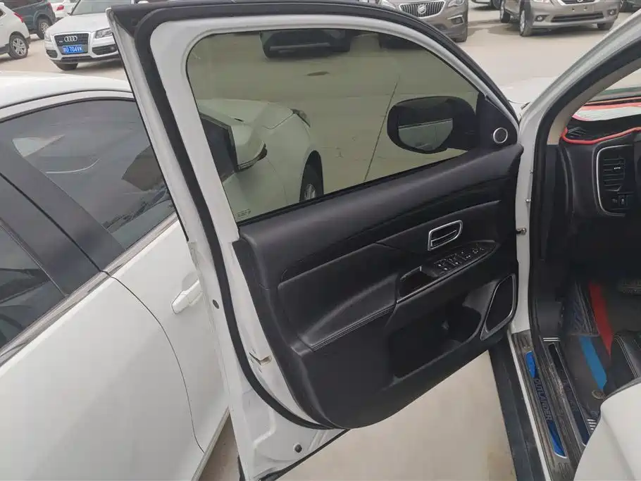 Mitsubishi Outlander 2018 2.0L 2WD Jiale Edition 7-seater фото 7