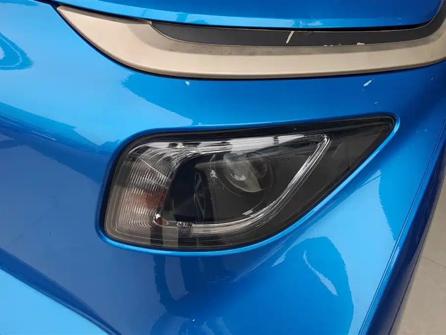 BAOJUN E200