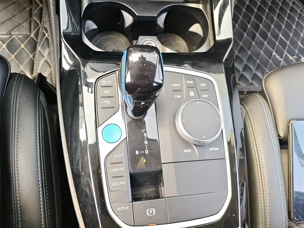 BMW iX3 2022 Innovation Leader фото 21