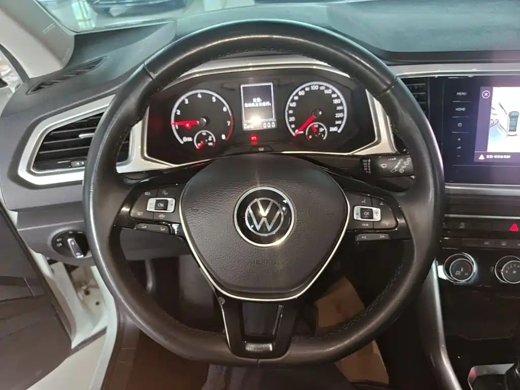 VOLKSWAGEN T-ROC EXPLORING SONGS