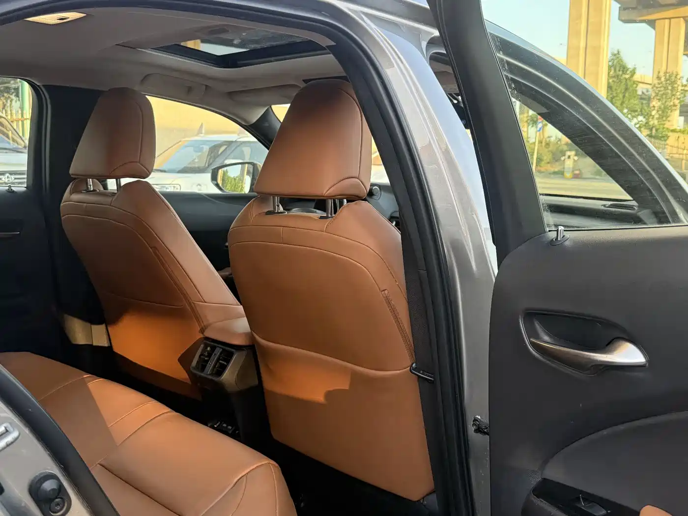 Lexus UX Electric 2020 300e Pure Yue Edition фото 9