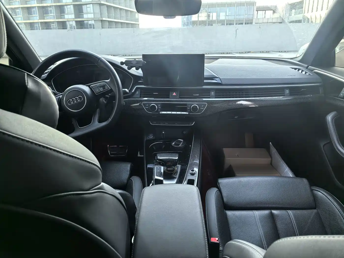 Фото 13 - Audi A4L