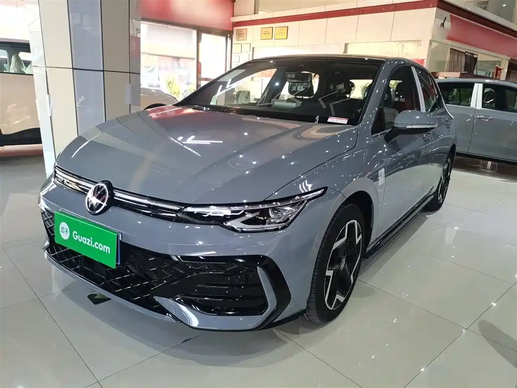 Volkswagen Golf 2025 Facelift 300TSI R-Line фото 2
