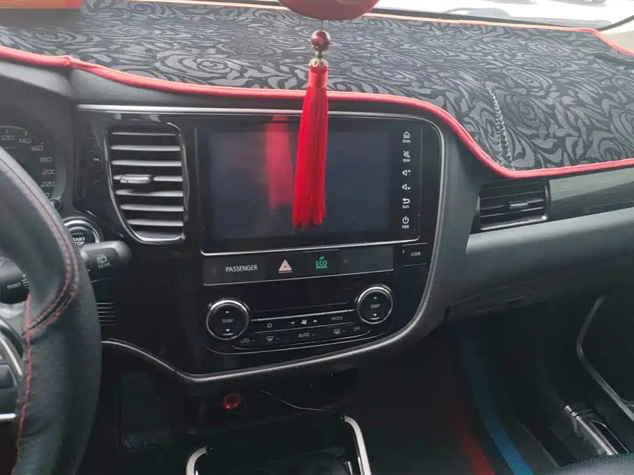 Mitsubishi Outlander 2018 2.0L 2WD Jiale Edition 7-seater фото 13