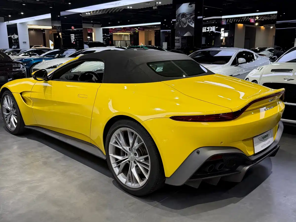 2022 Aston Martin V8 Vantage