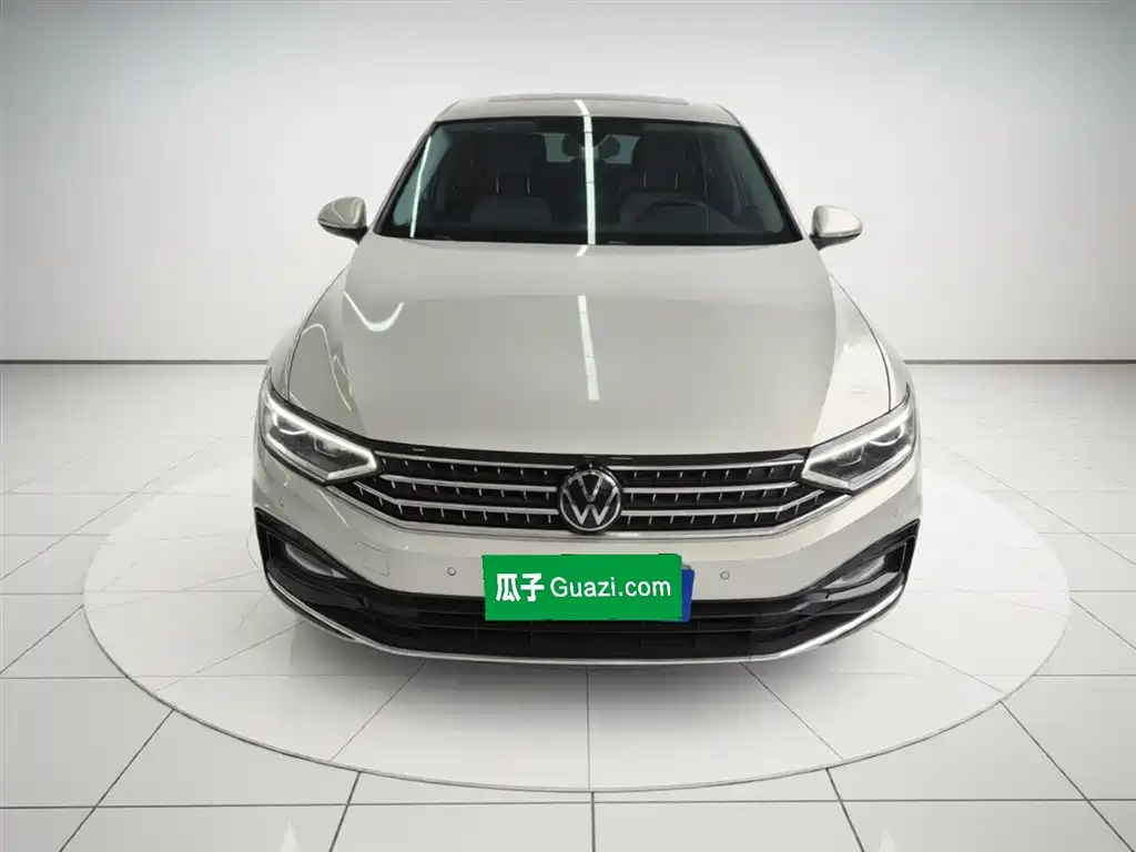 Volkswagen Magotan 2023 Model 2 Million Commemorative Edition 330TSI DSG Luxury фото 3