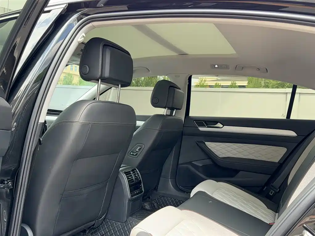 Volkswagen Magotan 2025 Facelift II Public Edition 330TSI DSG Luxury фото 19