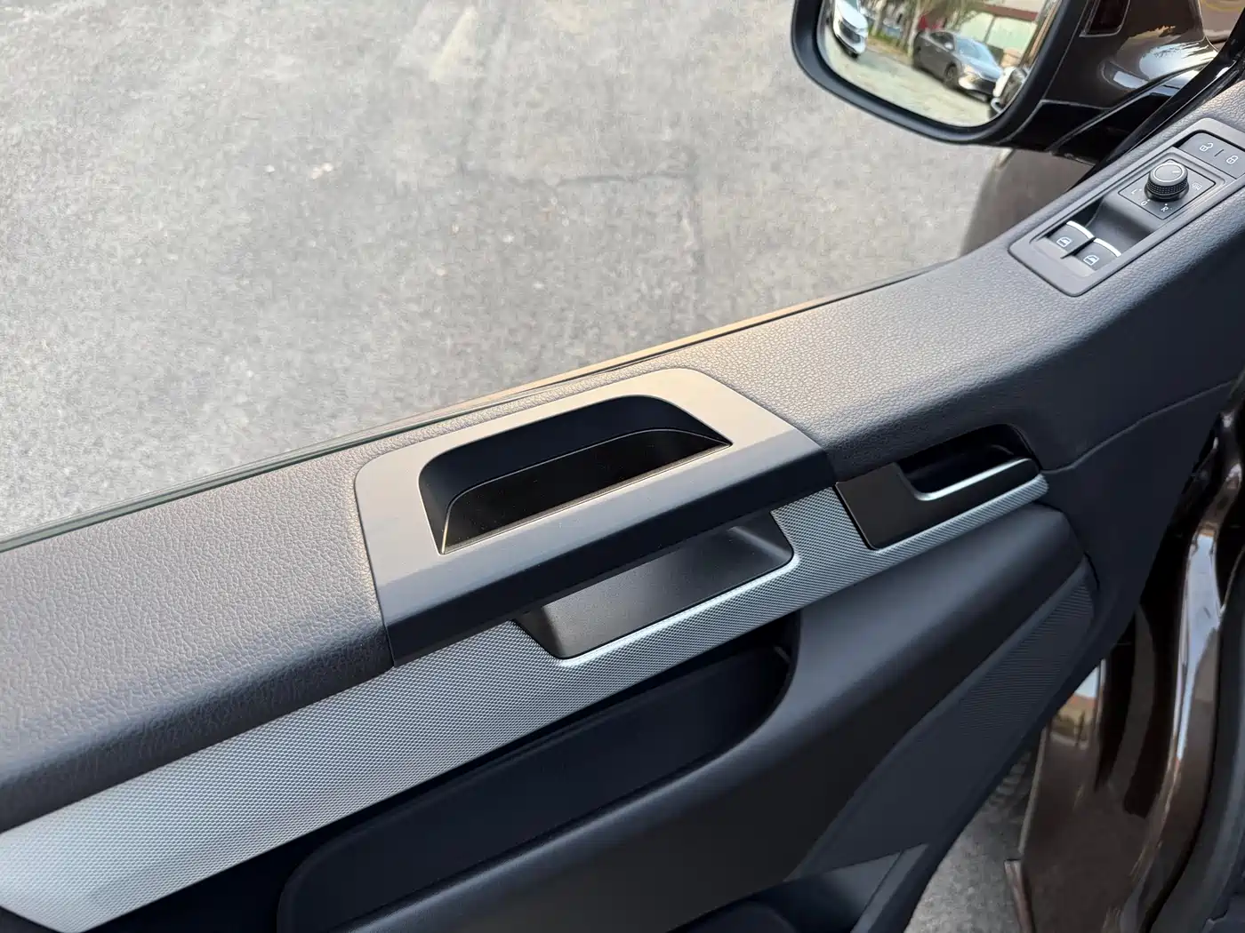 Volkswagen Multivan 2016 2.0TSI 4WD Prestige 7-Seater фото 13
