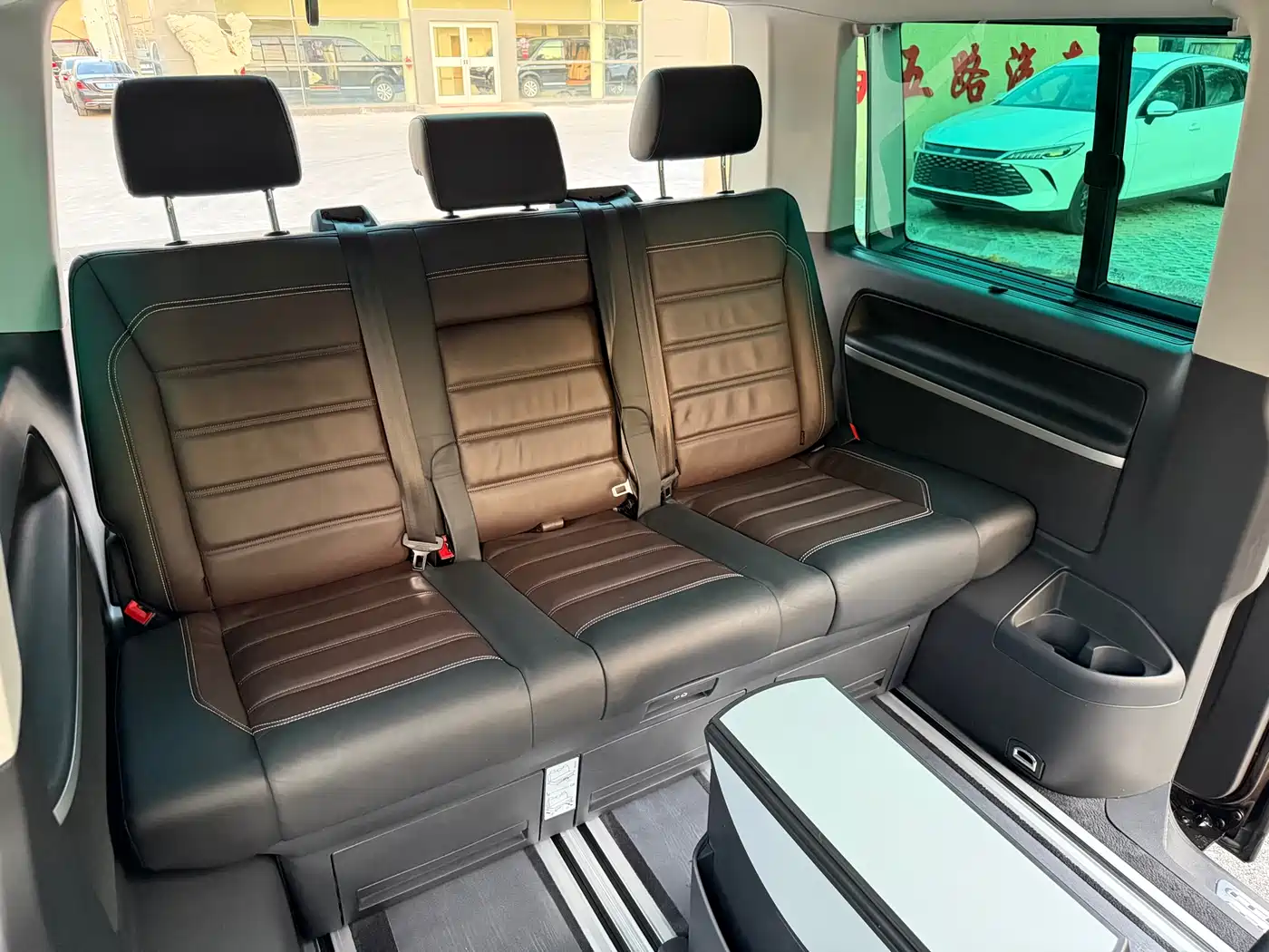 Volkswagen Multivan 2016 2.0TSI 4WD Prestige 7-Seater фото 21