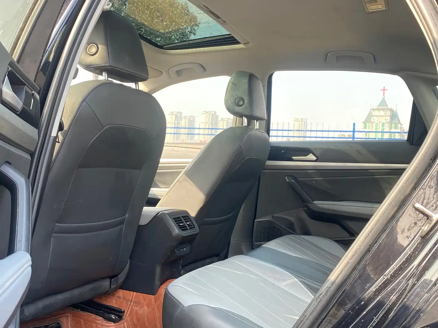 Volkswagen Lavida 2023 Facelift 1.5L Automatic 5 Million Edition фото 8