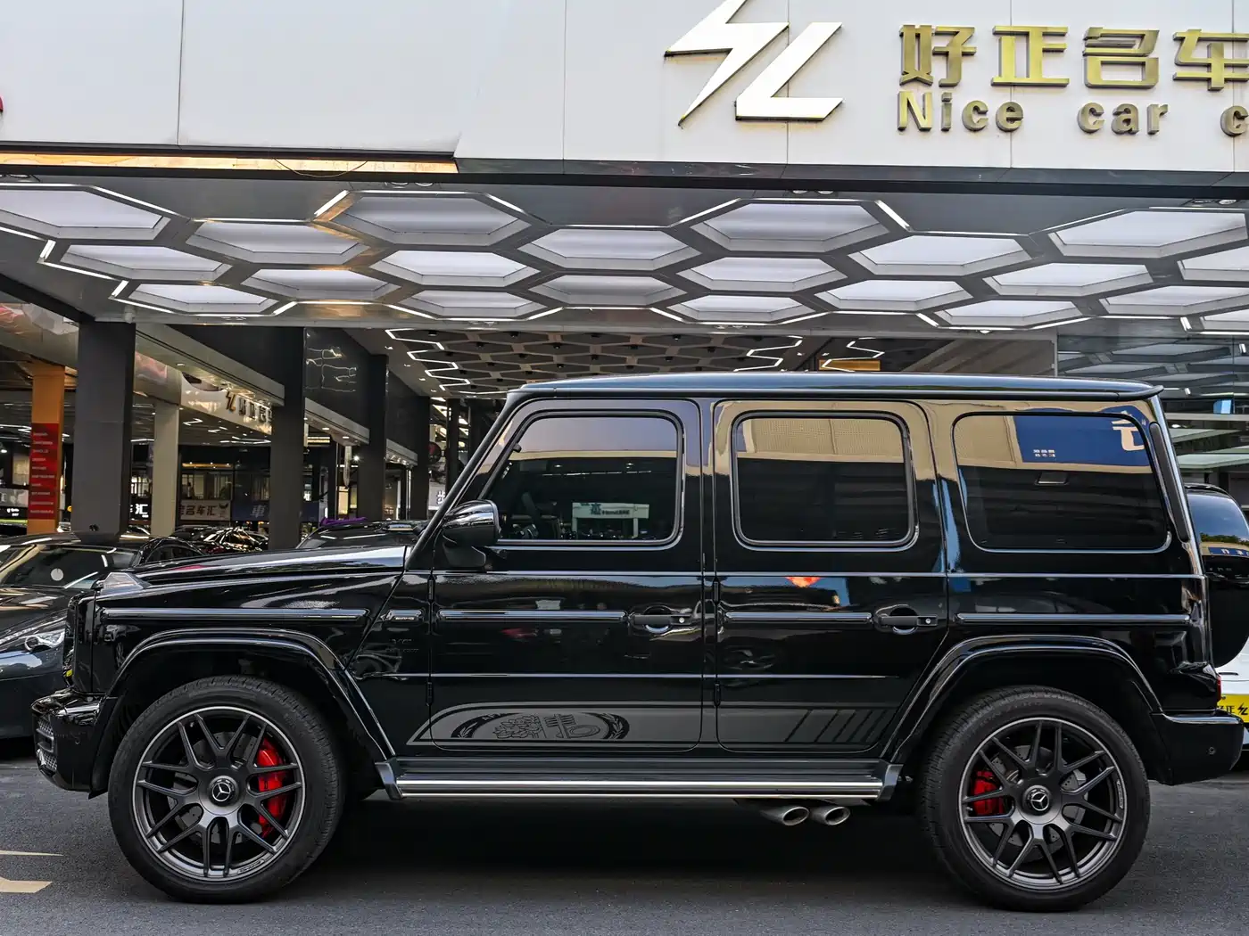 Mercedes-Benz G-Class AMG 2022 AMG G 63 55th Anniversary Edition фото 3