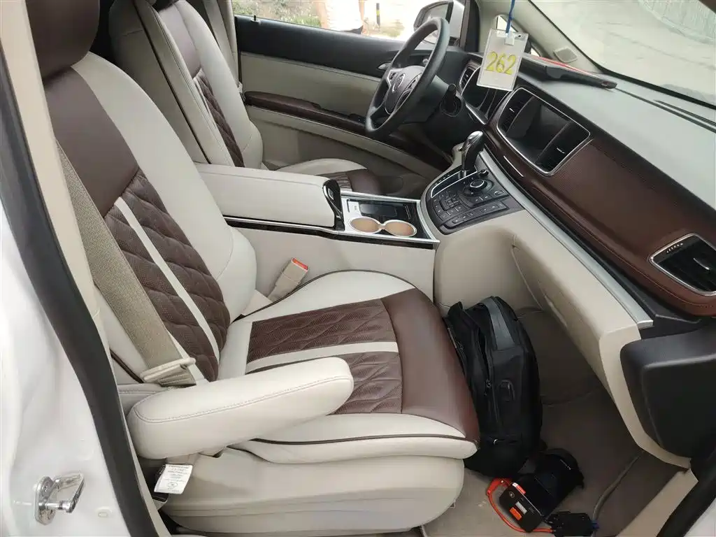 Buick GL8 2018 28T Comfort China VI фото 3