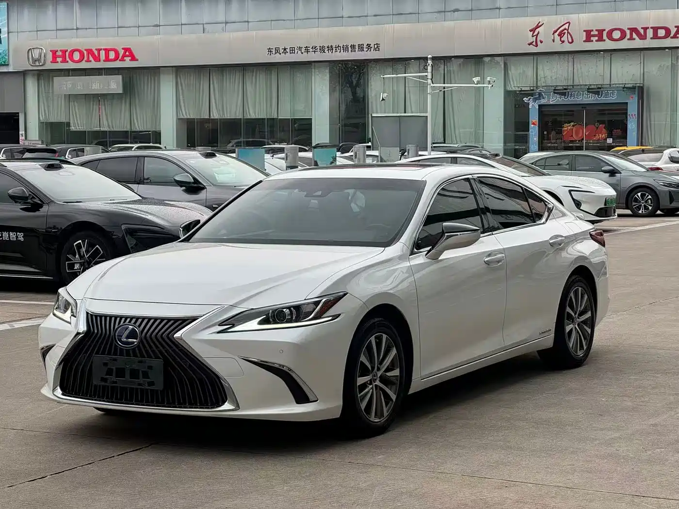 Lexus ES 2018 300h Excellence Edition China V фото 3