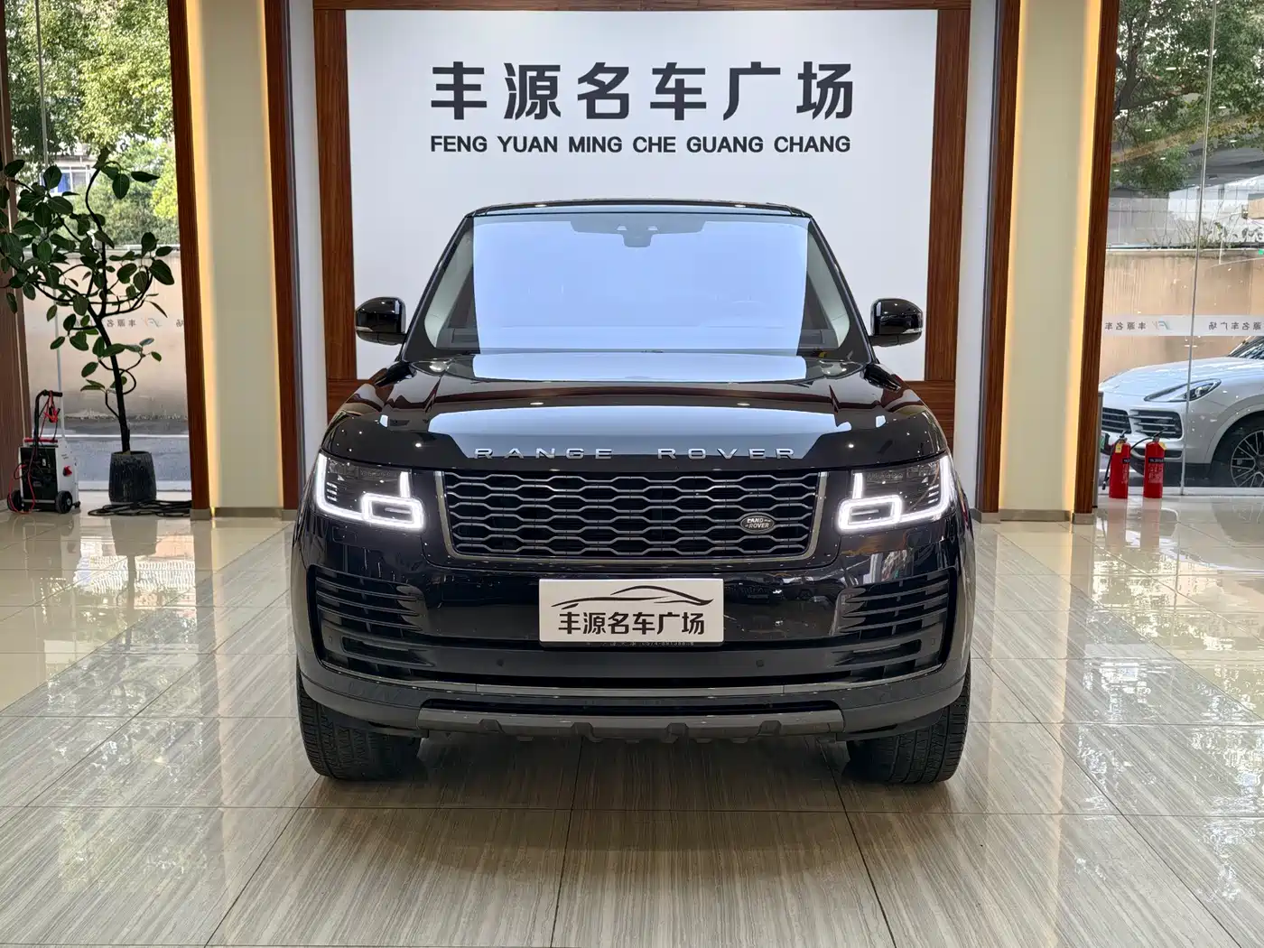 Land Rover Range Rover 2020 3.0 L6 Shengshi Edition фото 2
