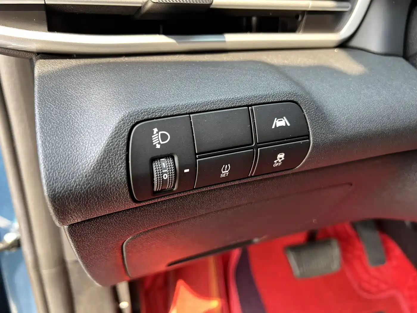 Hyundai Elantra 2022 1.5L CVT LUX Premium Edition фото 18
