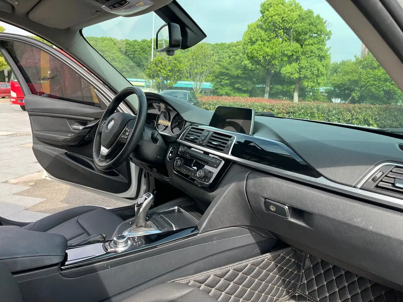 BMW 3 Series 2017 320Li M Sport фото 5