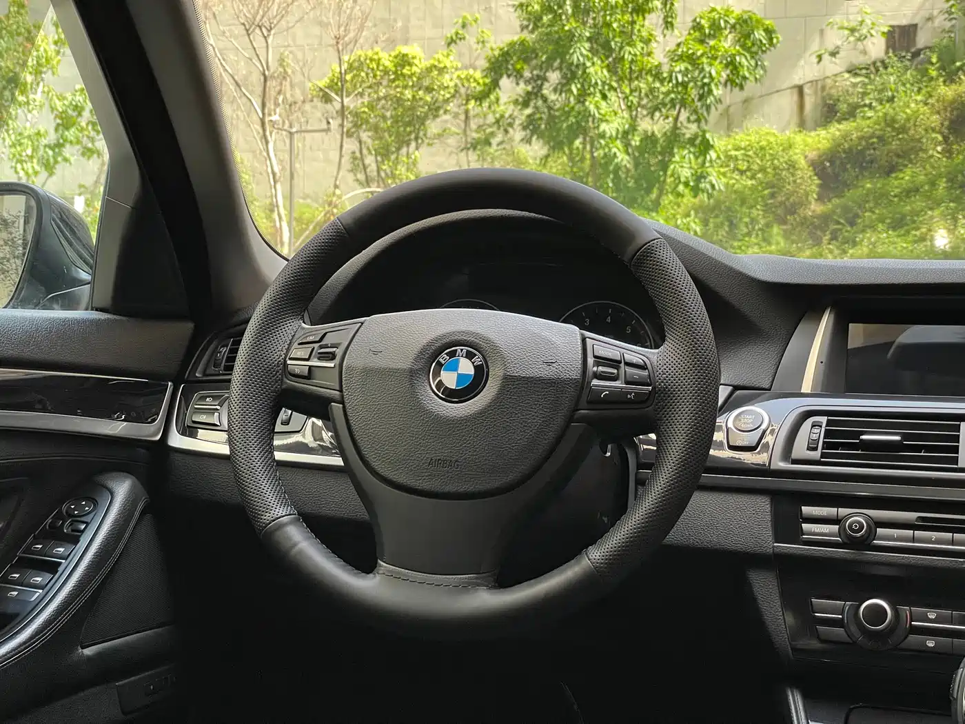 BMW 5 Series 2014 520Li Elegance фото 17
