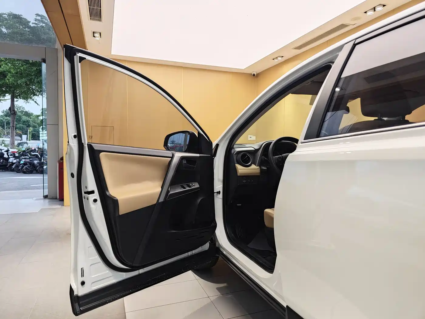 Toyota RAV4 Rongfang 2016 2.0L CVT 2WD Urban (China V) фото 7