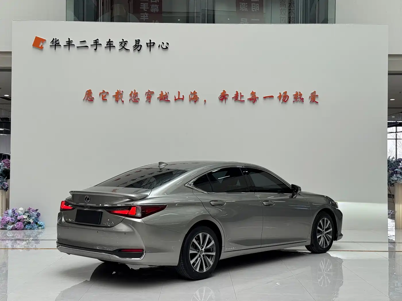 Lexus ES 2020 Model 300h Excellence Edition фото 4