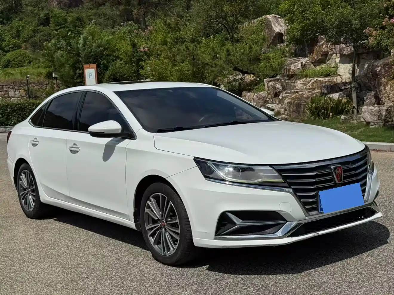 Roewe i6 2020 2020 PLUS 1.6L CVT 4G Connected Glory Holographic Edition