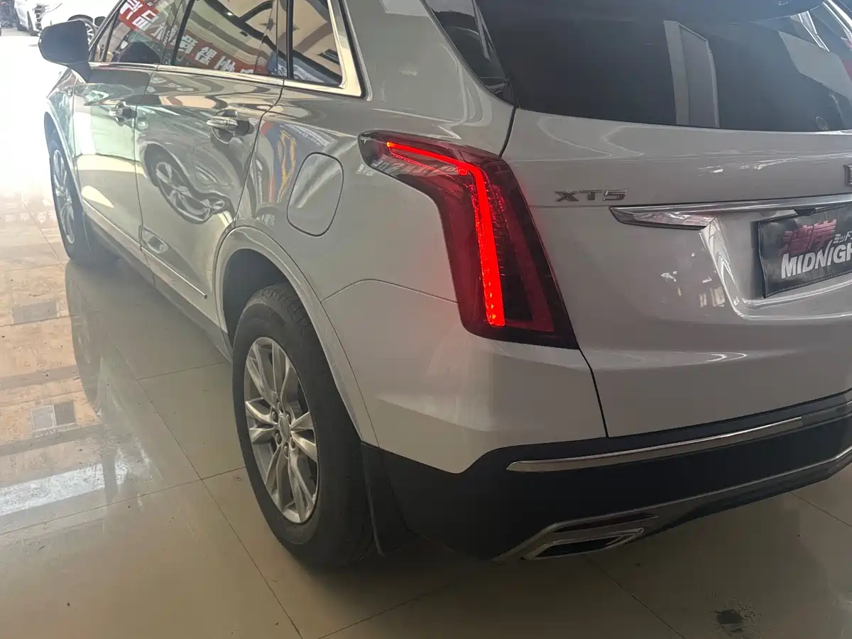 CADILLAC XT5