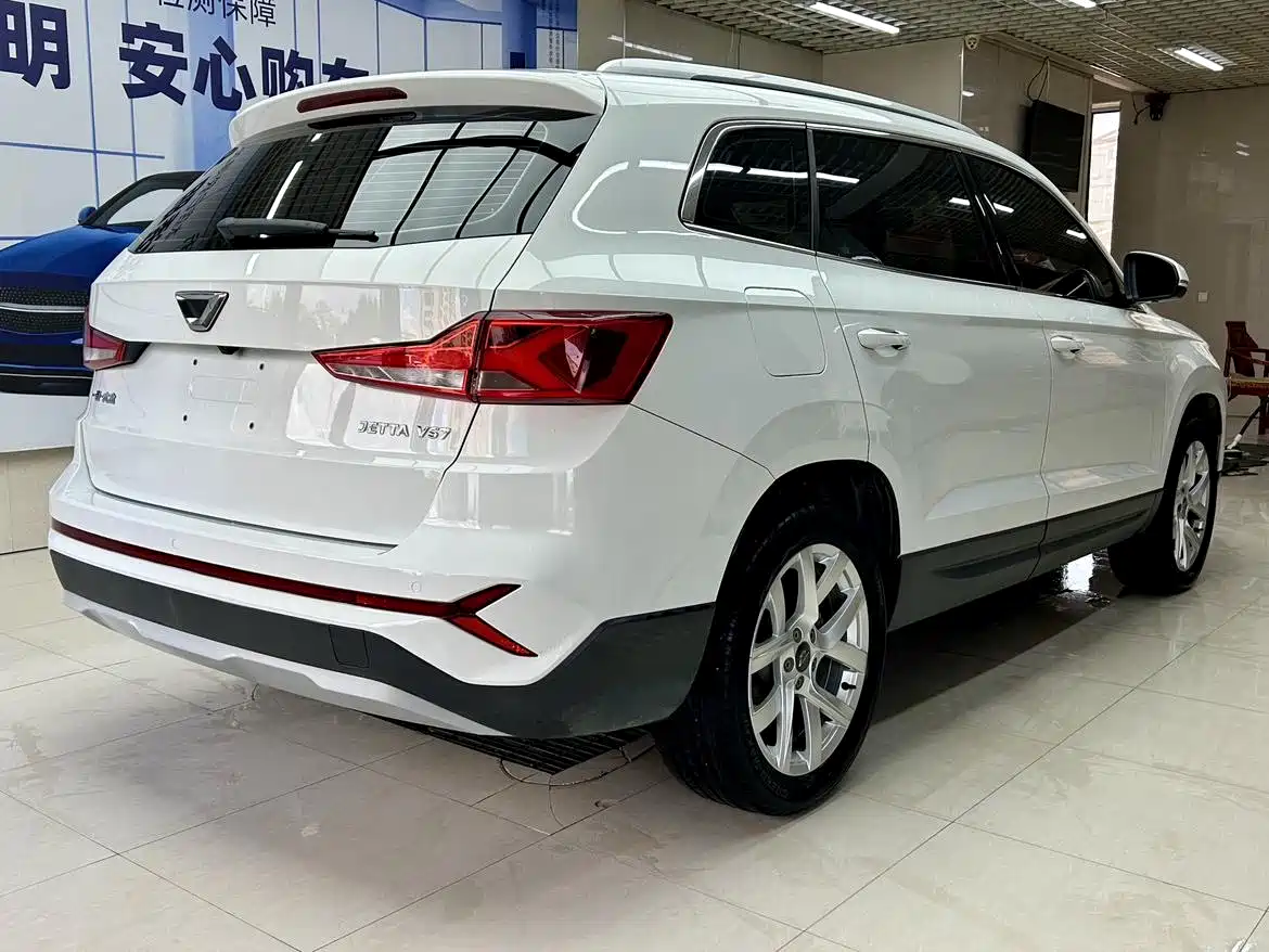 Photo 4 - Jetta VS7
