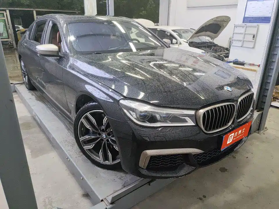 Photo 2 - BMW 7 Series
