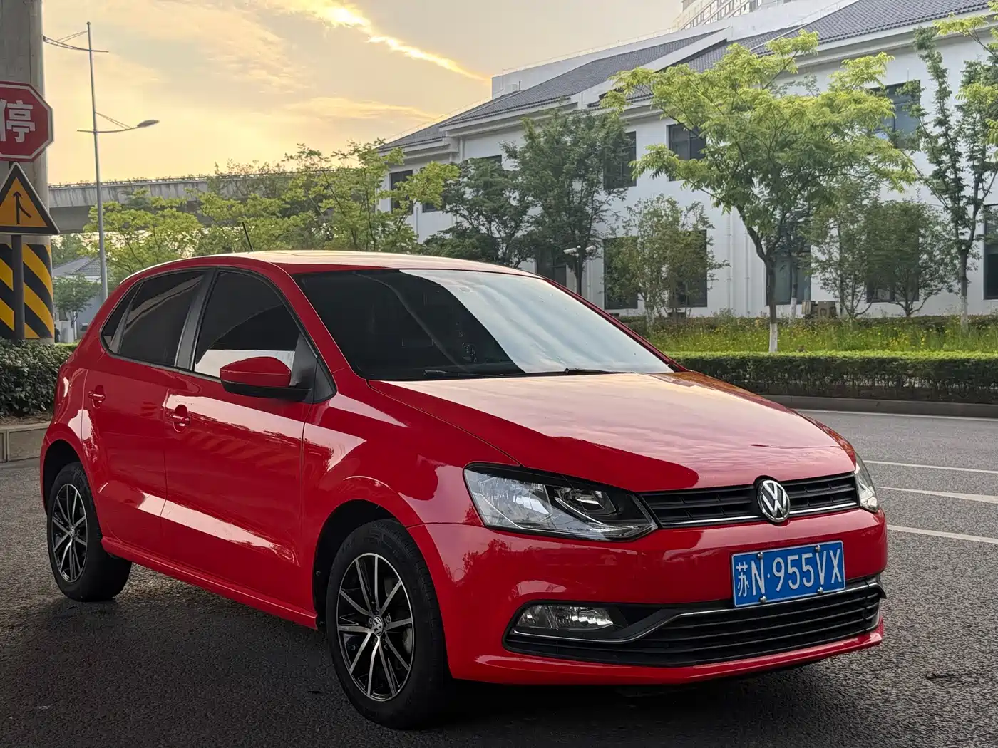 Volkswagen Polo 2016 1.6L Automatic Comfort фото 3