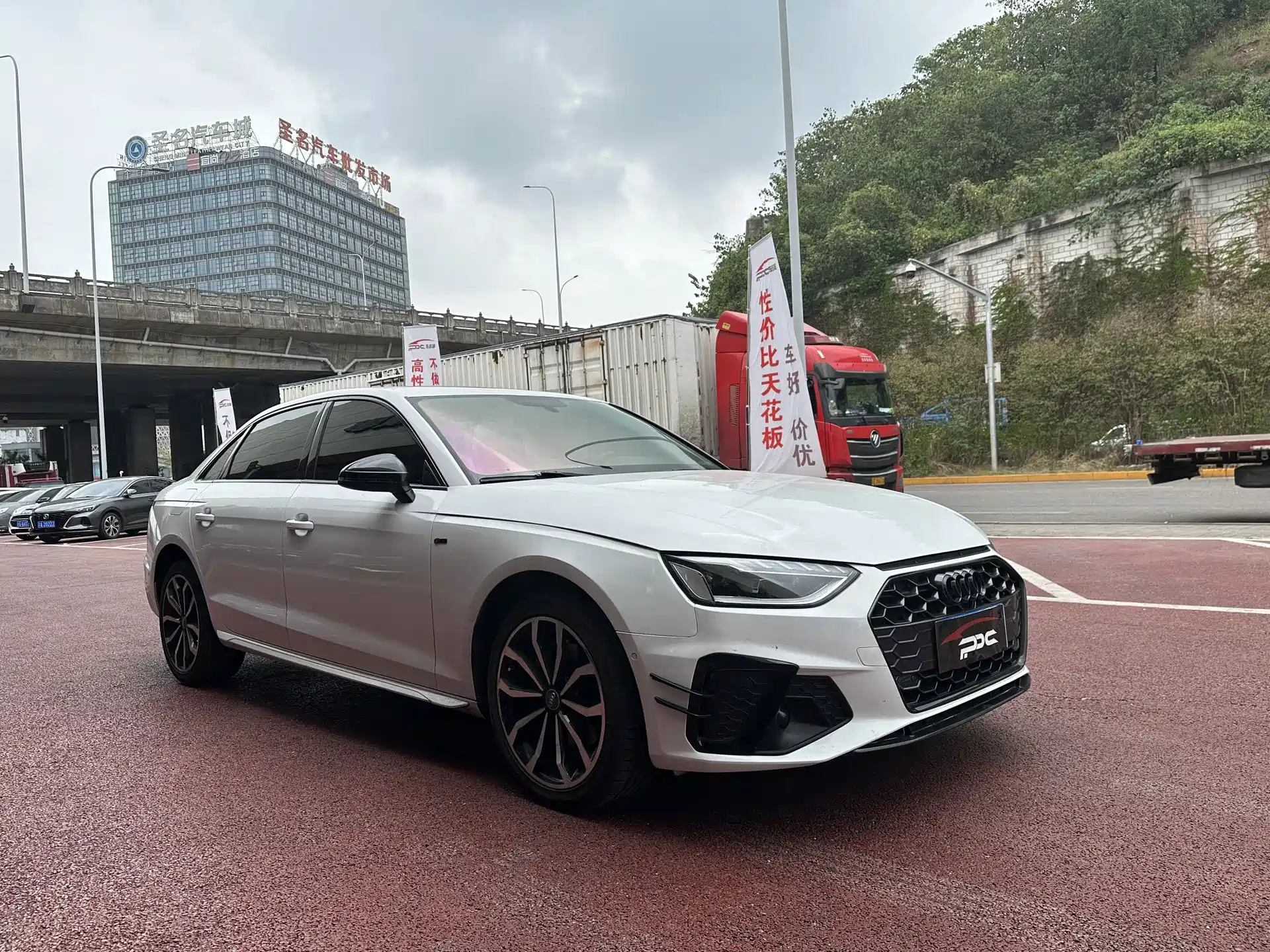 Фото 3 - Audi A4L