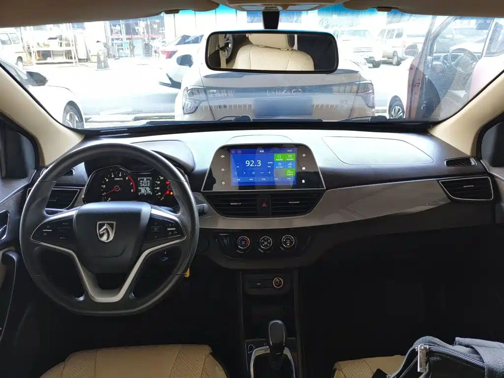 Baojun 310W 2018 2017 1.5L Manual Fashion Edition (China V)