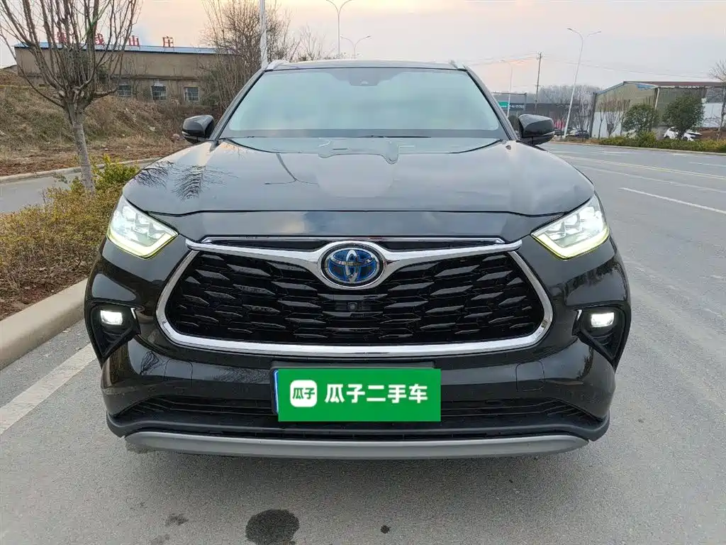 TOYOTA HIGHLANDER