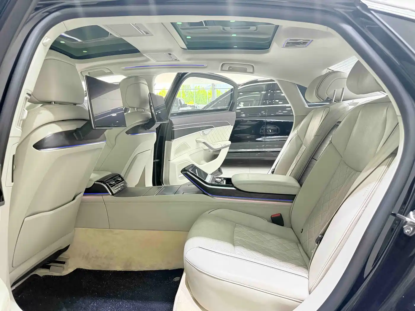 Фото 9 - Audi A8