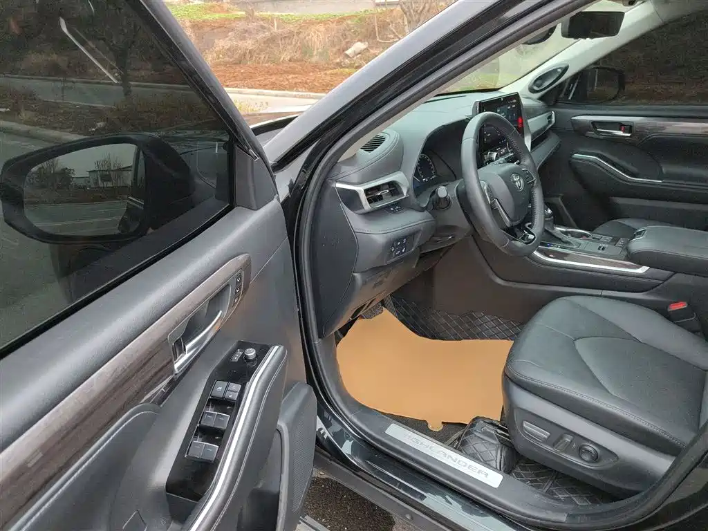 TOYOTA HIGHLANDER
