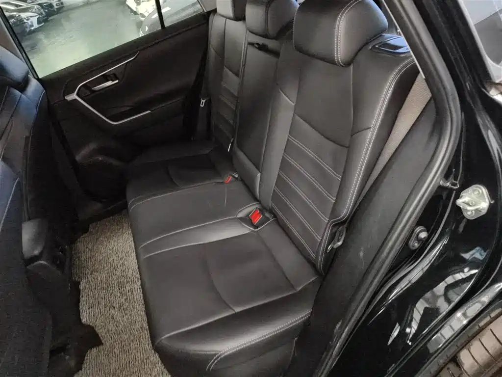 Toyota Wildlander 2022 Hybrid 2.5L E-CVT FWD Luxury PLUS Edition фото 13