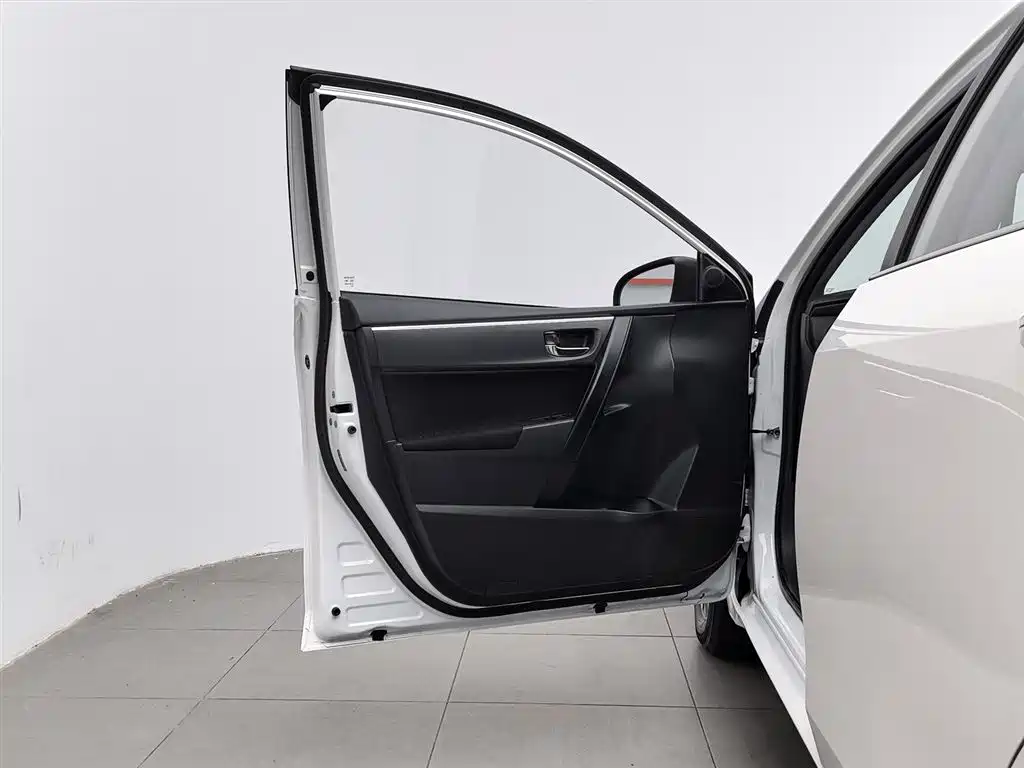 Toyota Corolla 2018 1.2T S-CVT GL Smart Edition фото 8