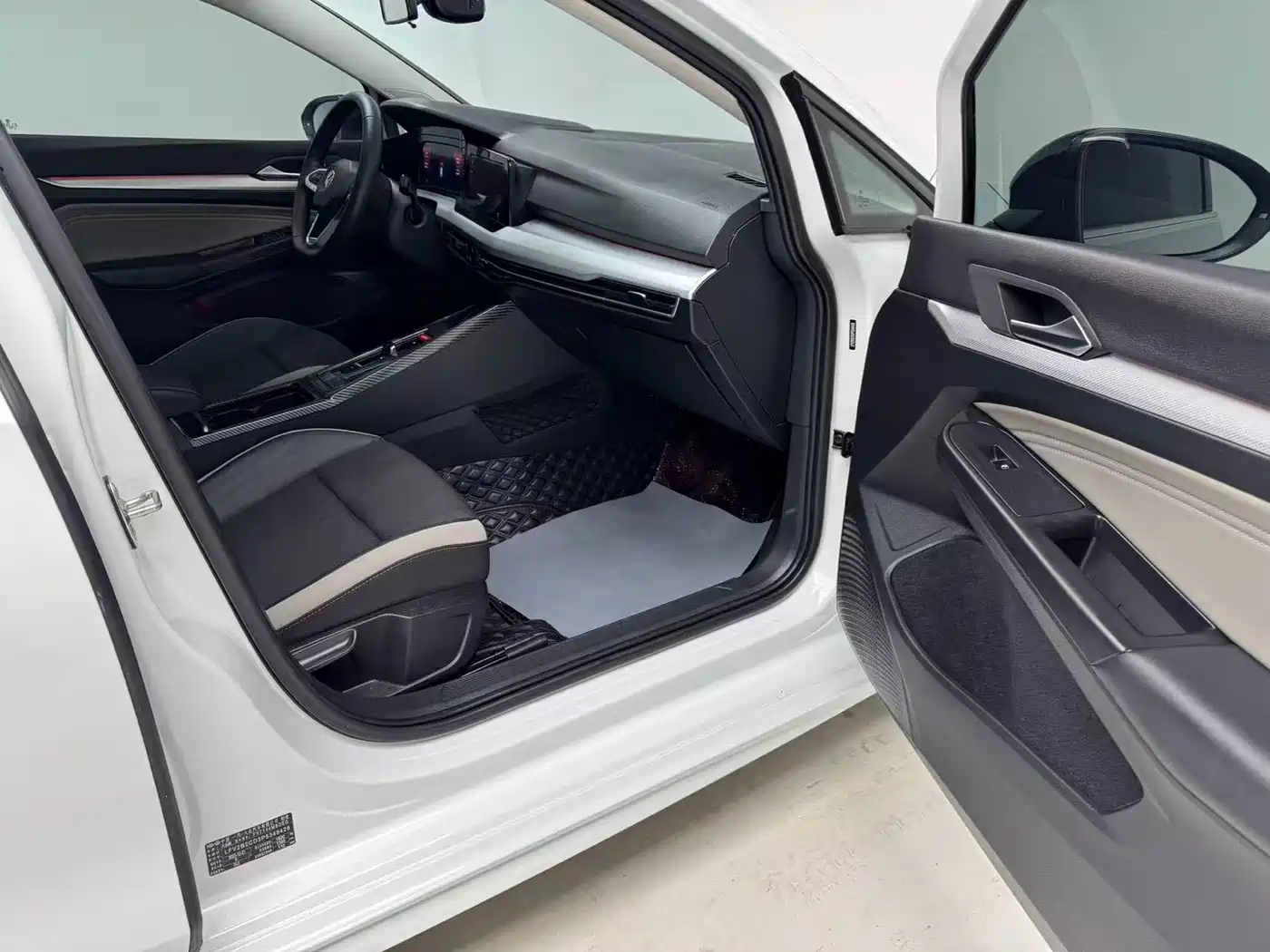 Volkswagen Golf 2023 Facelift 280TSI DSG Pro фото 12