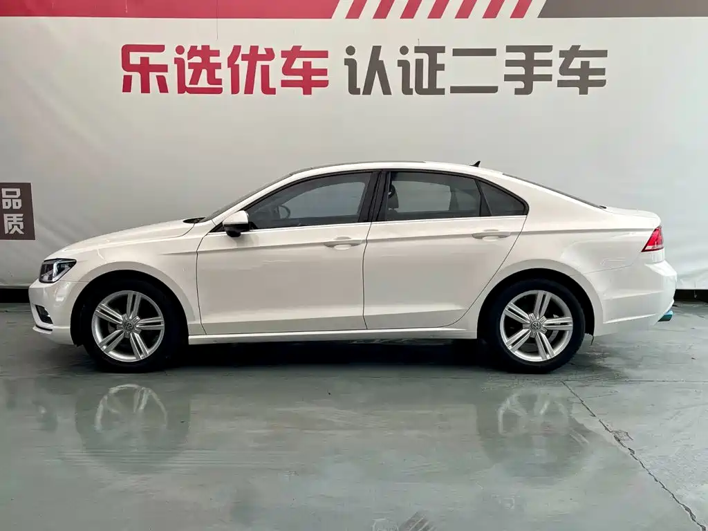Photo 3 - Volkswagen Lamando