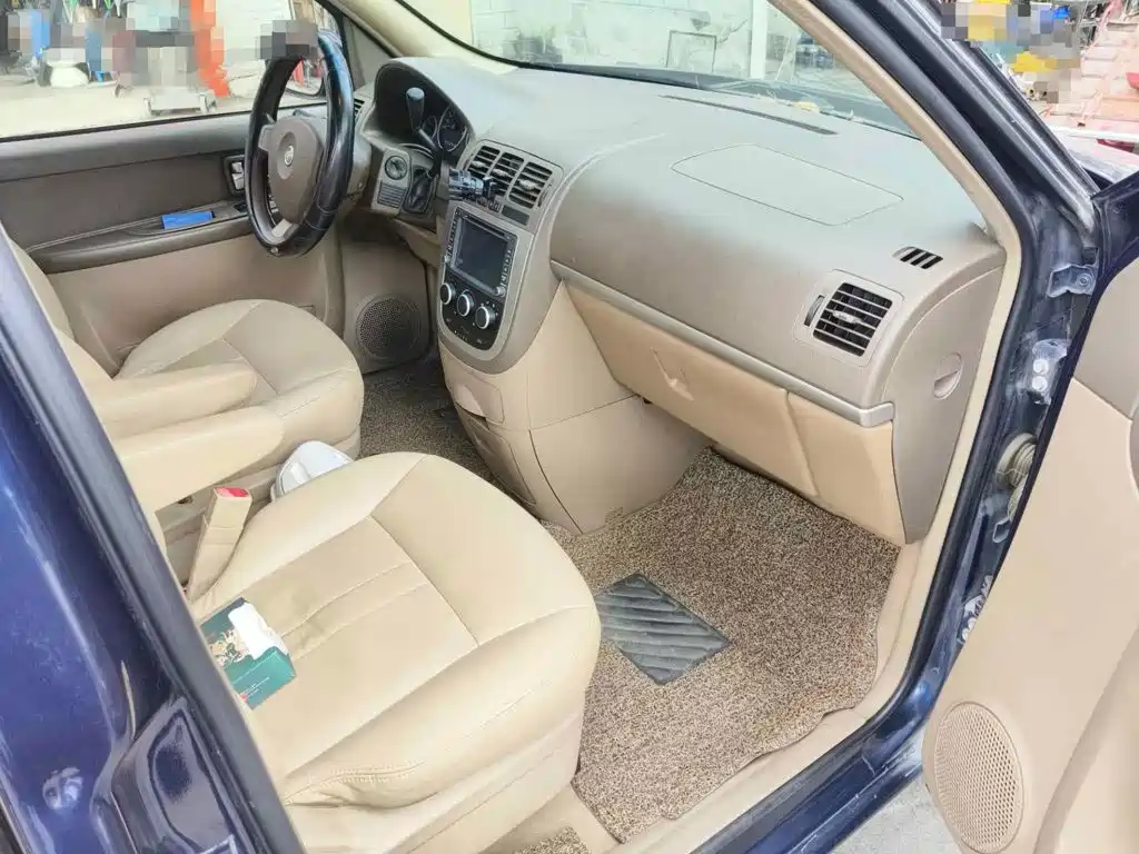 Photo 13 - Buick GL8