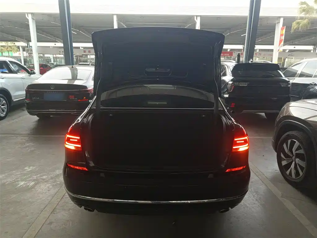 Volkswagen Passat 2017 330TSI DSG Luxury фото 19