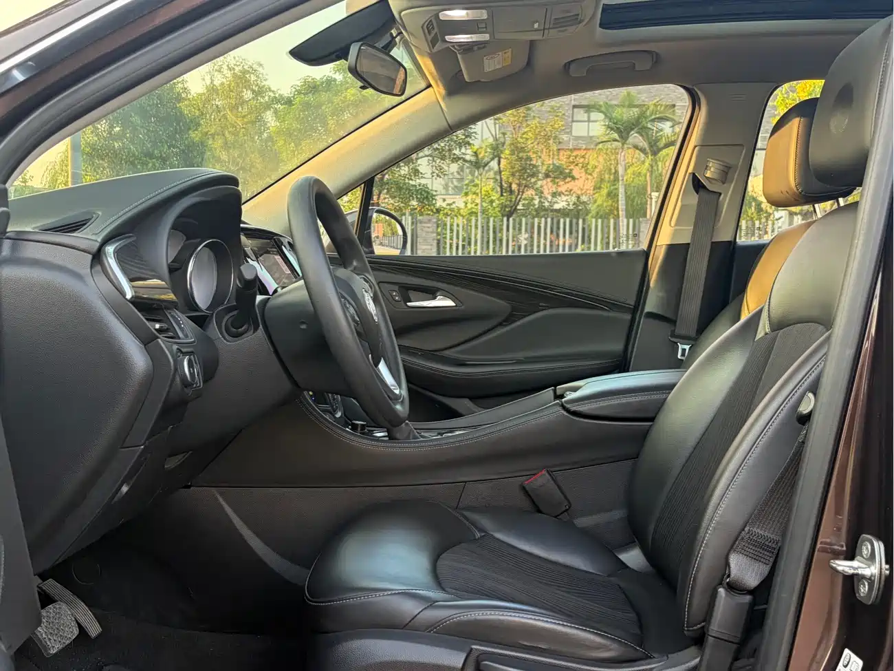Buick Envision Plus 2020 20T FWD Leading фото 4
