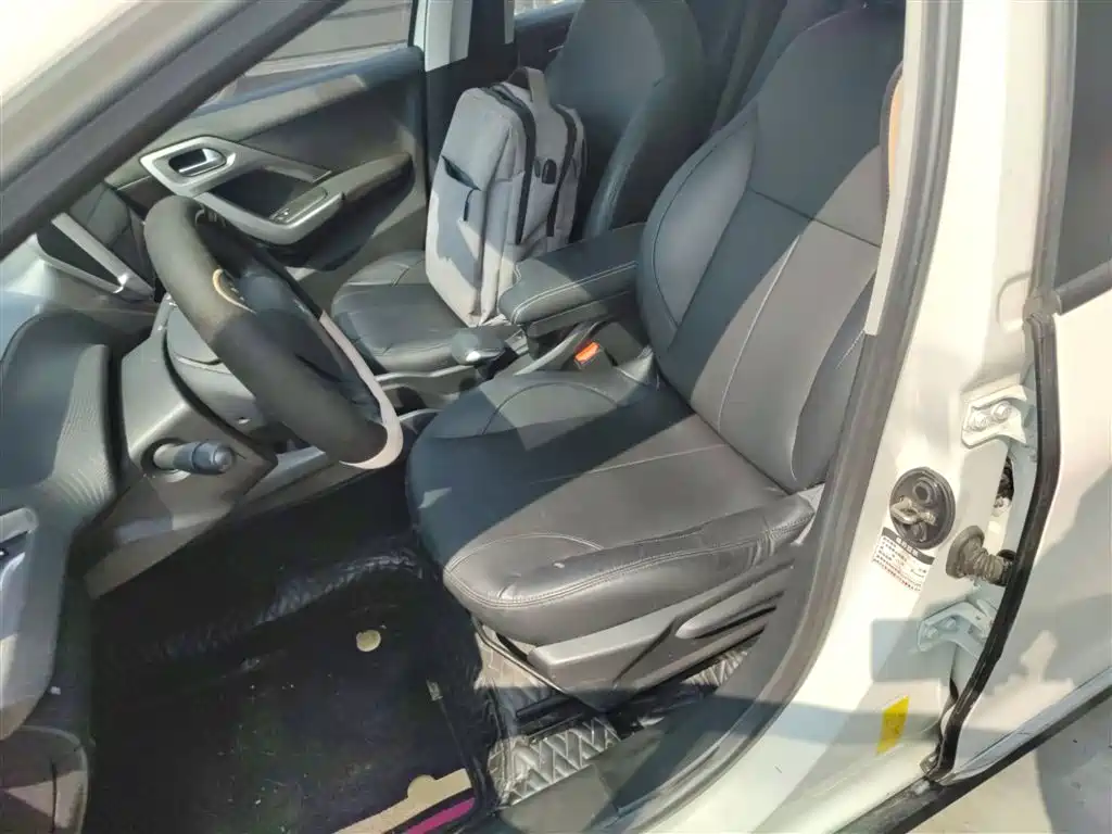 Peugeot 2008 2014 1.6L Automatic Fashion Edition фото 11