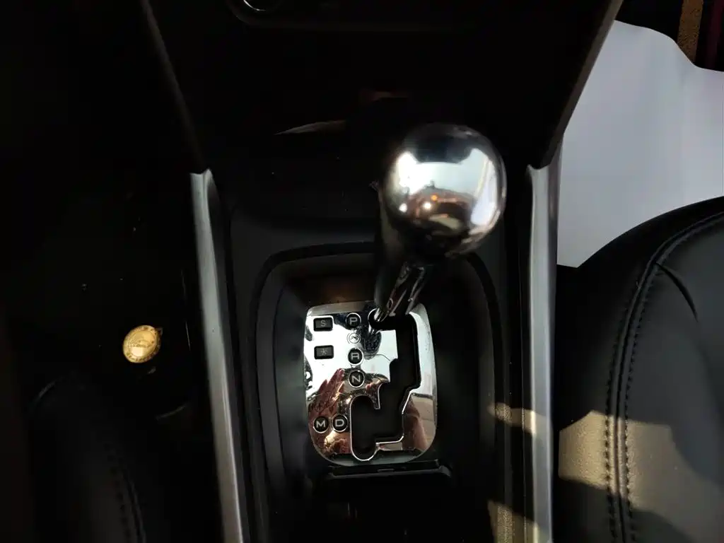 Peugeot 2008 2014 1.6L Automatic Fashion Edition фото 10