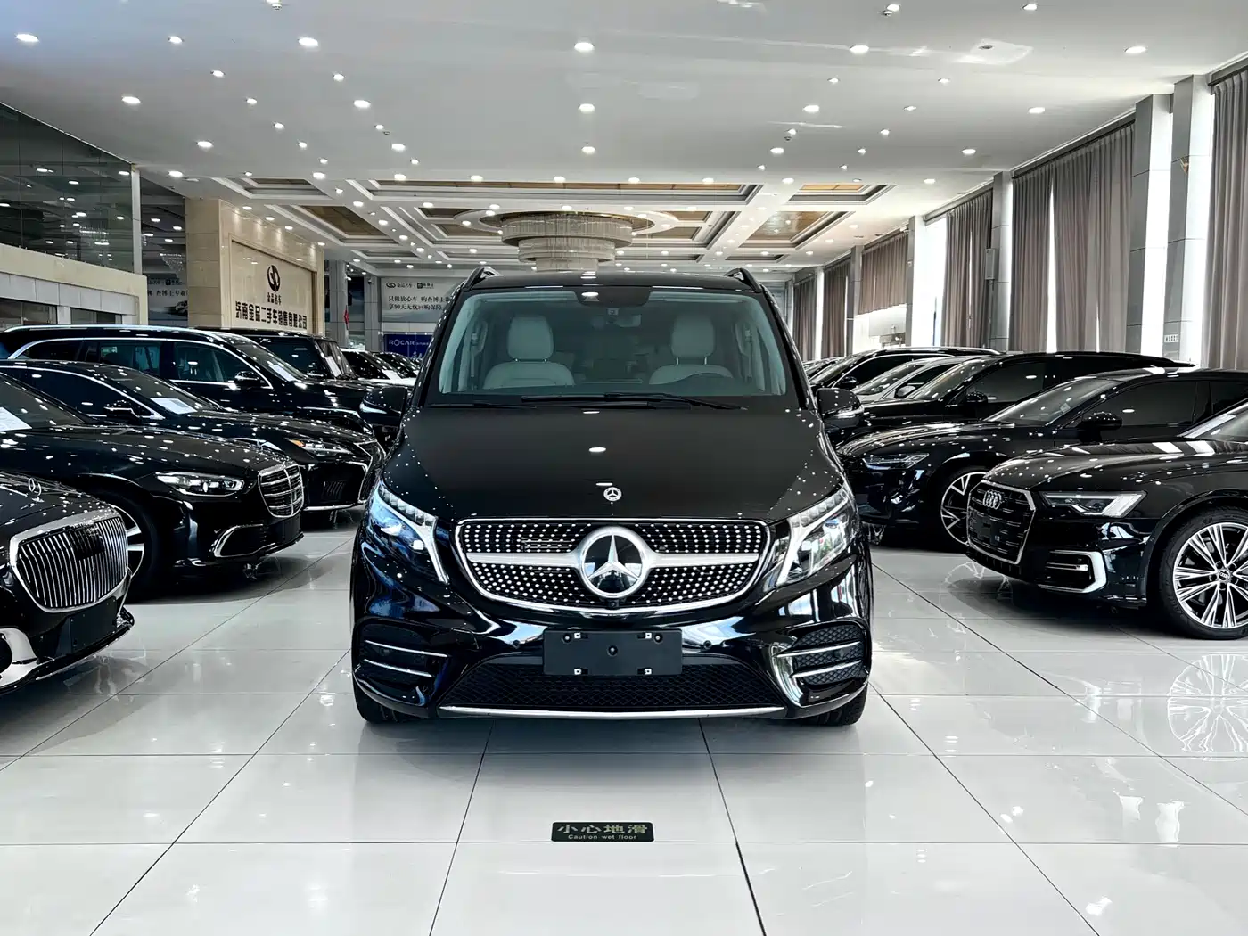 Mercedes-Benz V-Class 2022 V 260 L Long Wheelbase Luxury Edition фото 3
