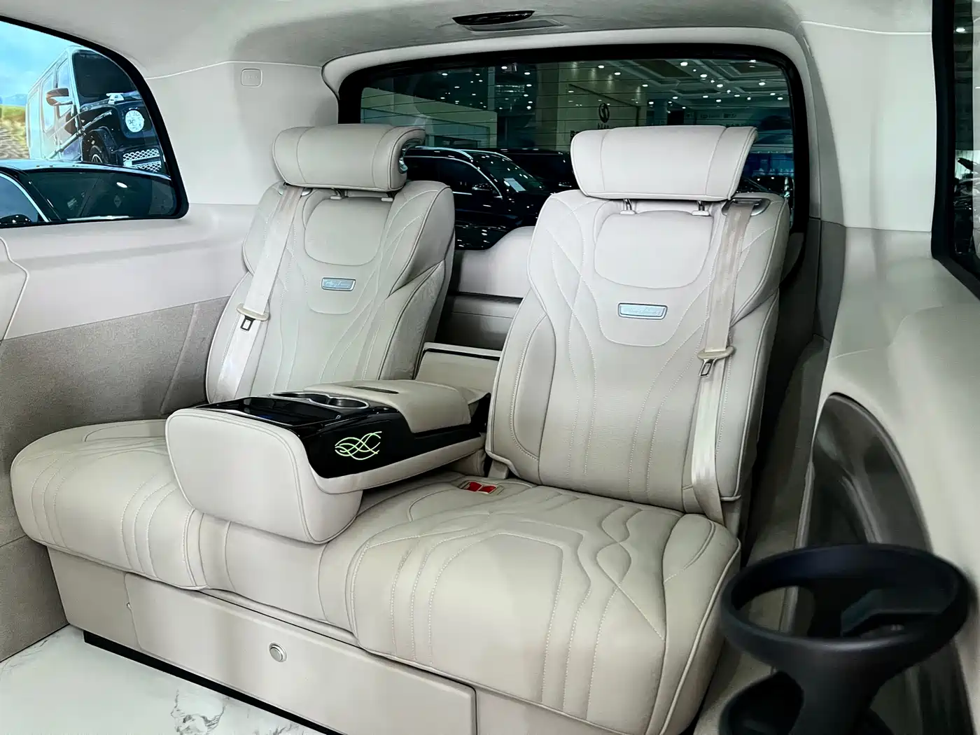 Mercedes-Benz V-Class 2022 V 260 L Long Wheelbase Luxury Edition фото 11